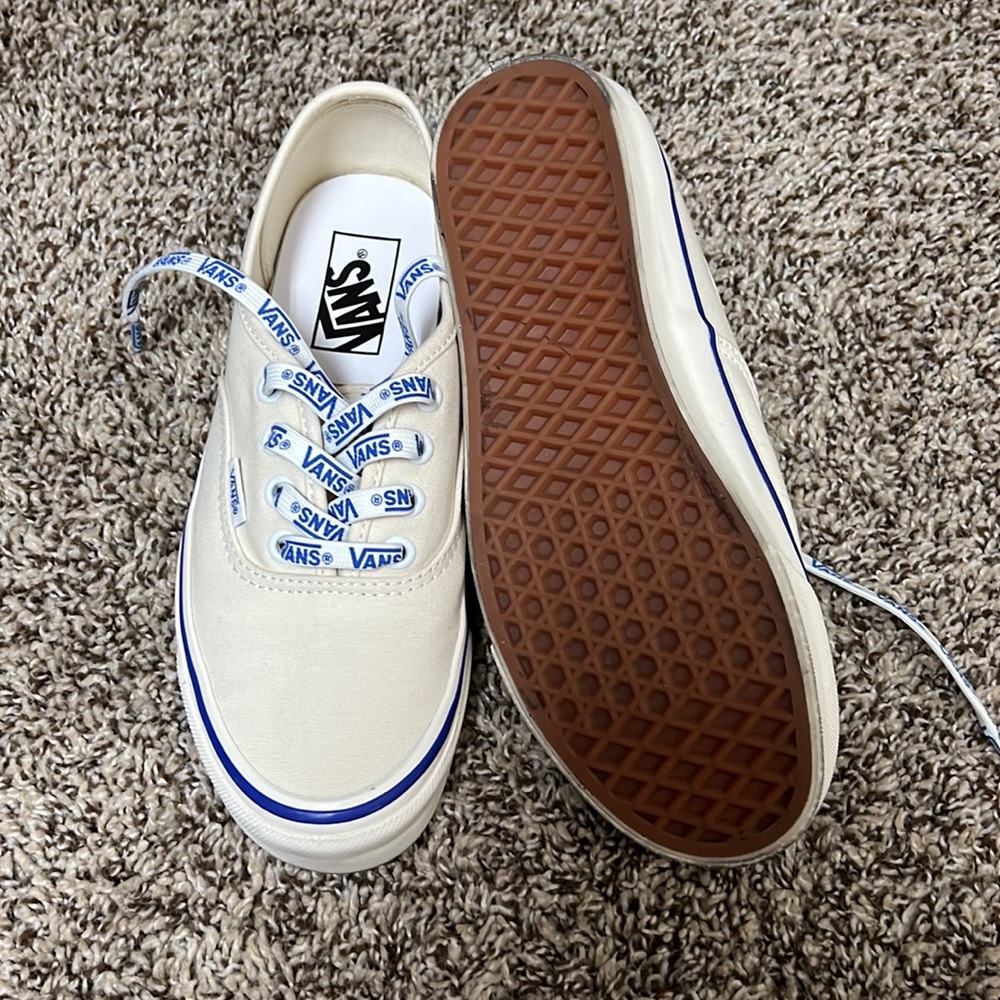 Vans - Picture 3 of 3